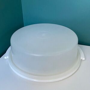 𝅺vintage TUPPERWARE 9” Pie Keeper With Cover Opaque Round  719-1 / 720-1 U.S.A.